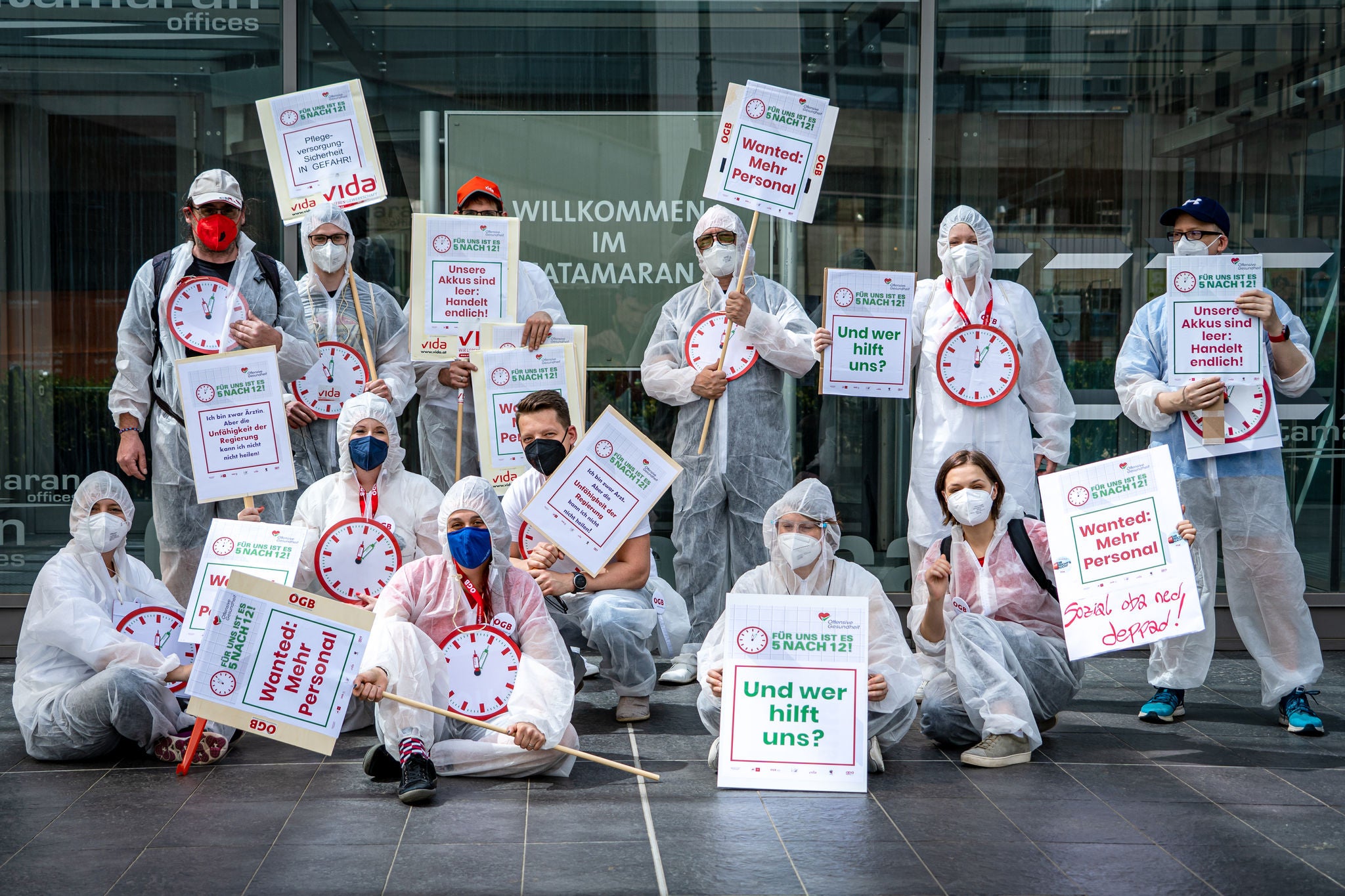 Die „Offensive Gesundheit“ rief im Jahr 2022 zu mehreren Demonstrationen für Verbesserungen in der Pflege auf. Hier Demonstration am Tag der Pflege, 12.. Mai 2022, in Wien