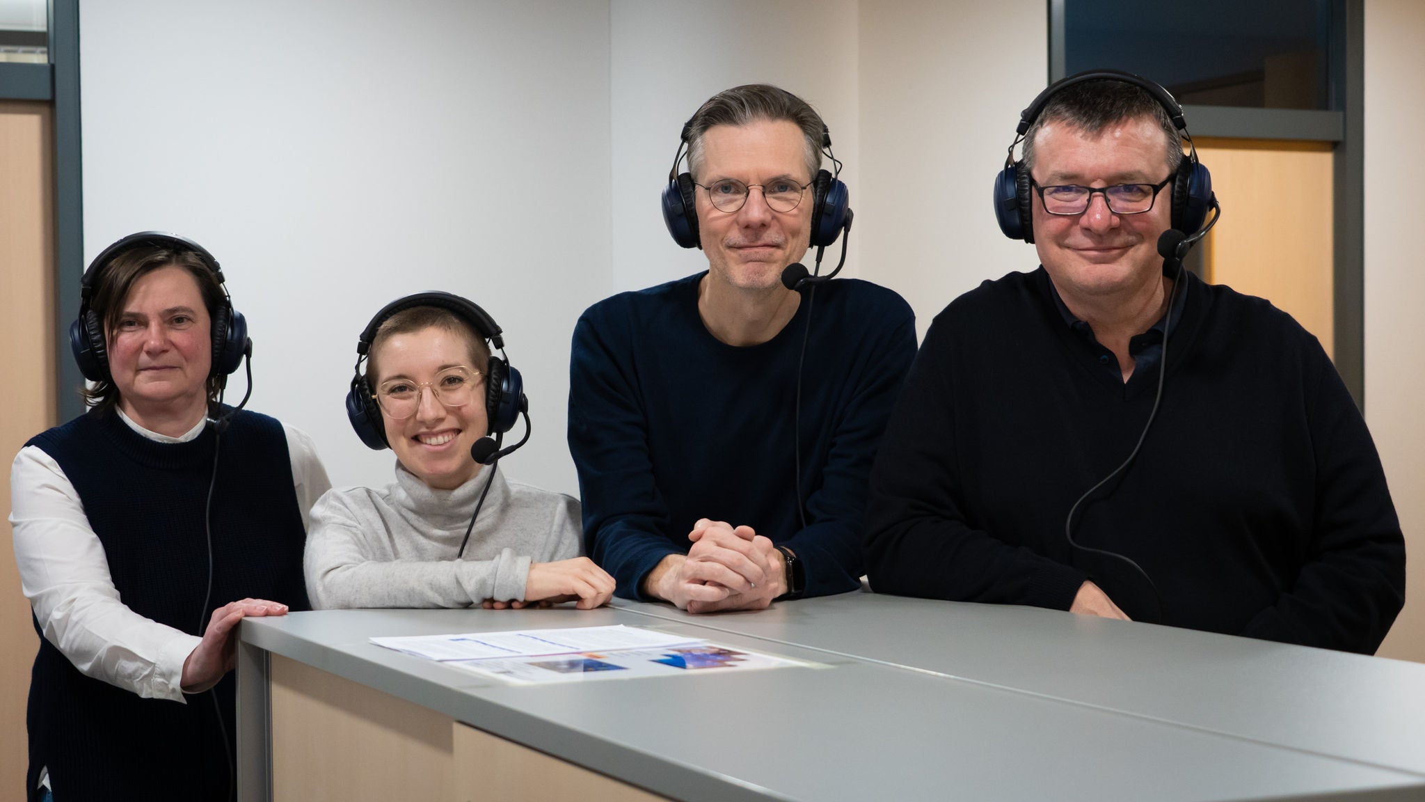 Angela Pfister, Alina Bachmayr-Heyda, Peter Leinfellnr und Martin Ritt bei der Podcast-Aufnahme