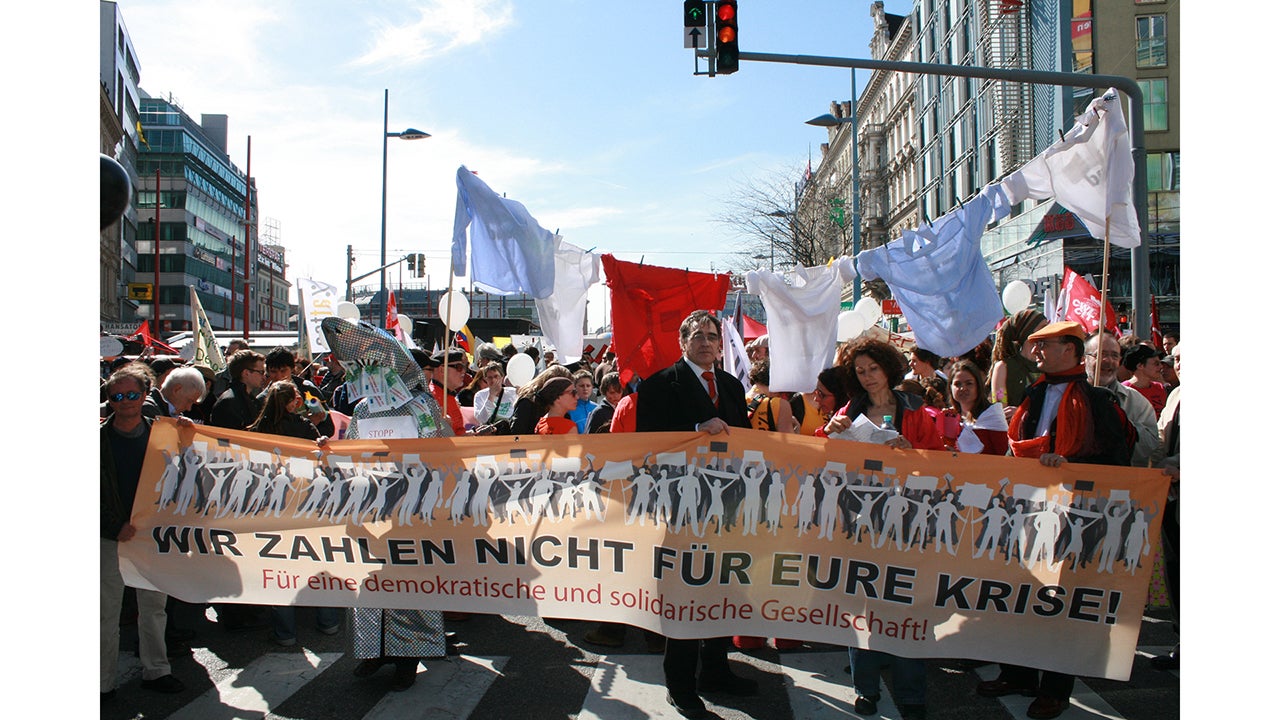  	 Demonstration während der Weltfinanzkrise im Jahr 2009 (Quelle: ÖGB-Bildarchiv) 