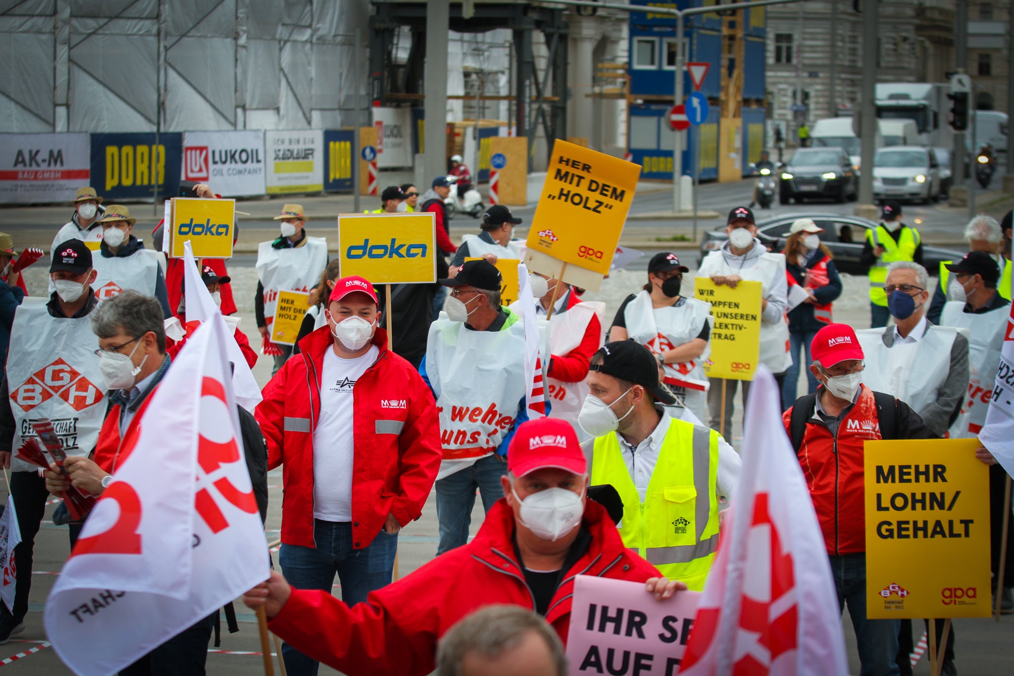 150 BetriebsrätInnen hielten ob der stockenden Kollektivvertragsverhandlungen eine öffentliche Betriebsrätekonferenz ab. (Mai 2021)