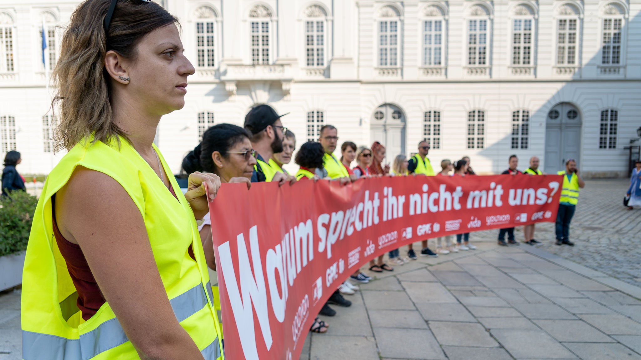 Die Gewerkschaften younion _ Die Daseinsgewerkschaft, GPA und vida fordern Verbesserungen für die Elementarpädagogik.