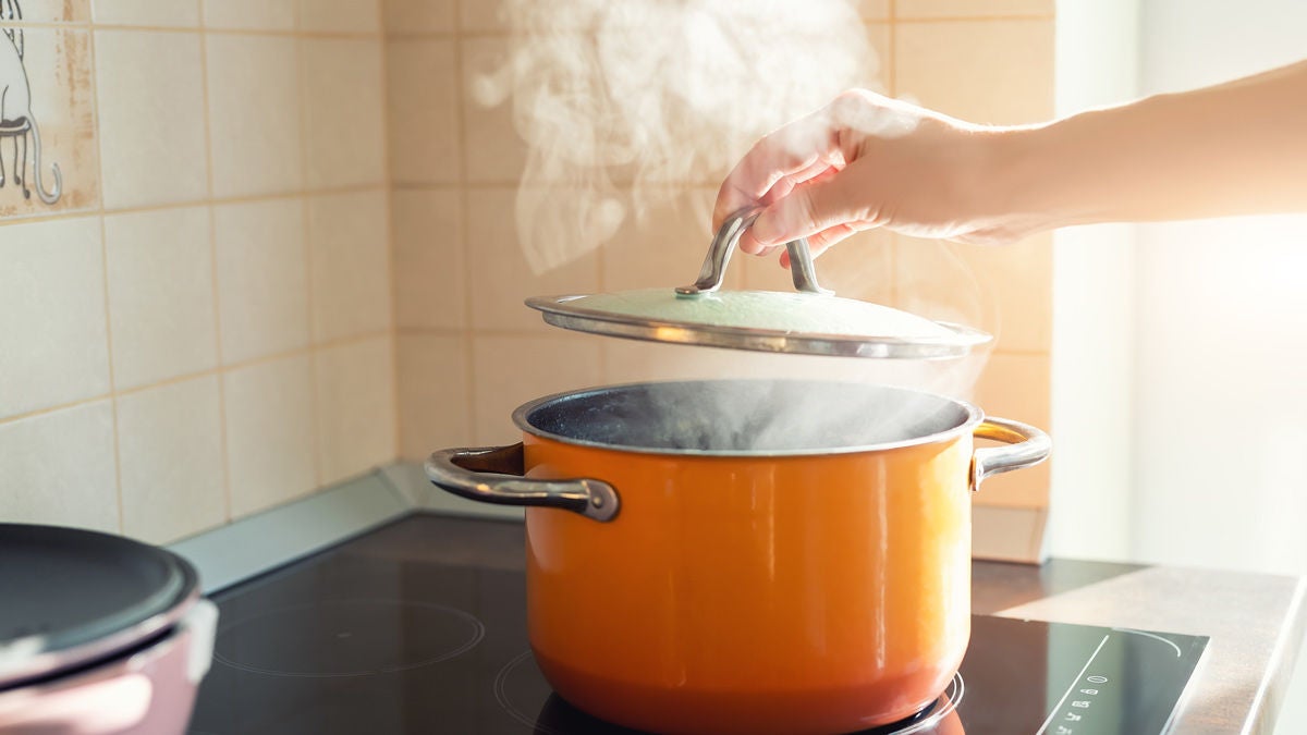 Stromsparen beim Kochen: Deckel drauf!