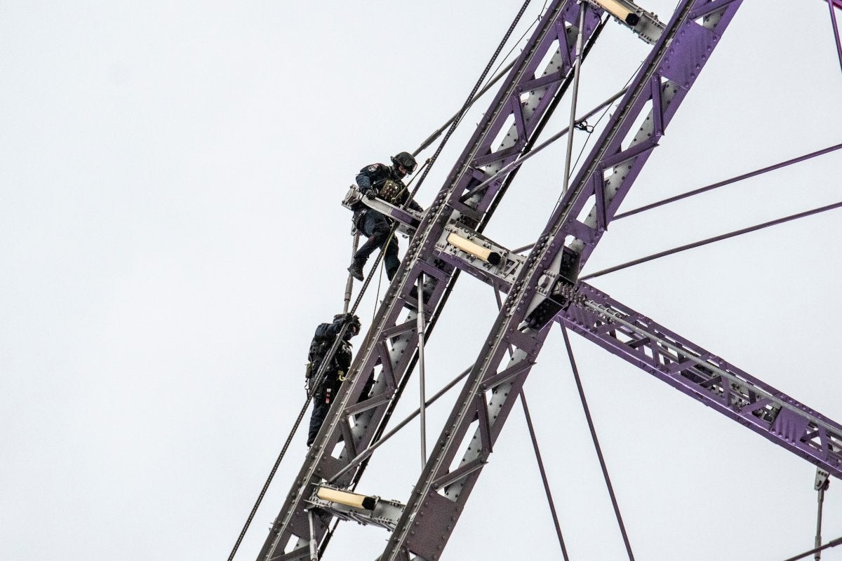 Harte Ausbildung auf höchstem Niveau. Hier bei einer Übung auf dem Wiener Riesenrad. WEGA am Riesenrad