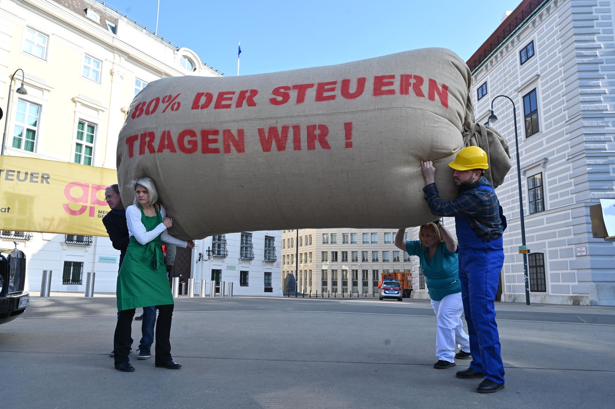 Die Gewerkschaft GPA zeigte bei mehreren Aktionen die Ungleichverteilung des Vermögens und forderte die Einführung der Millionärssteuer