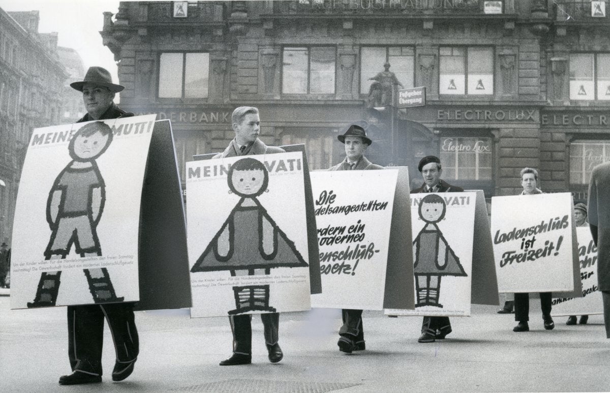 Demonstration der Sandwichmänner im Februar 1958