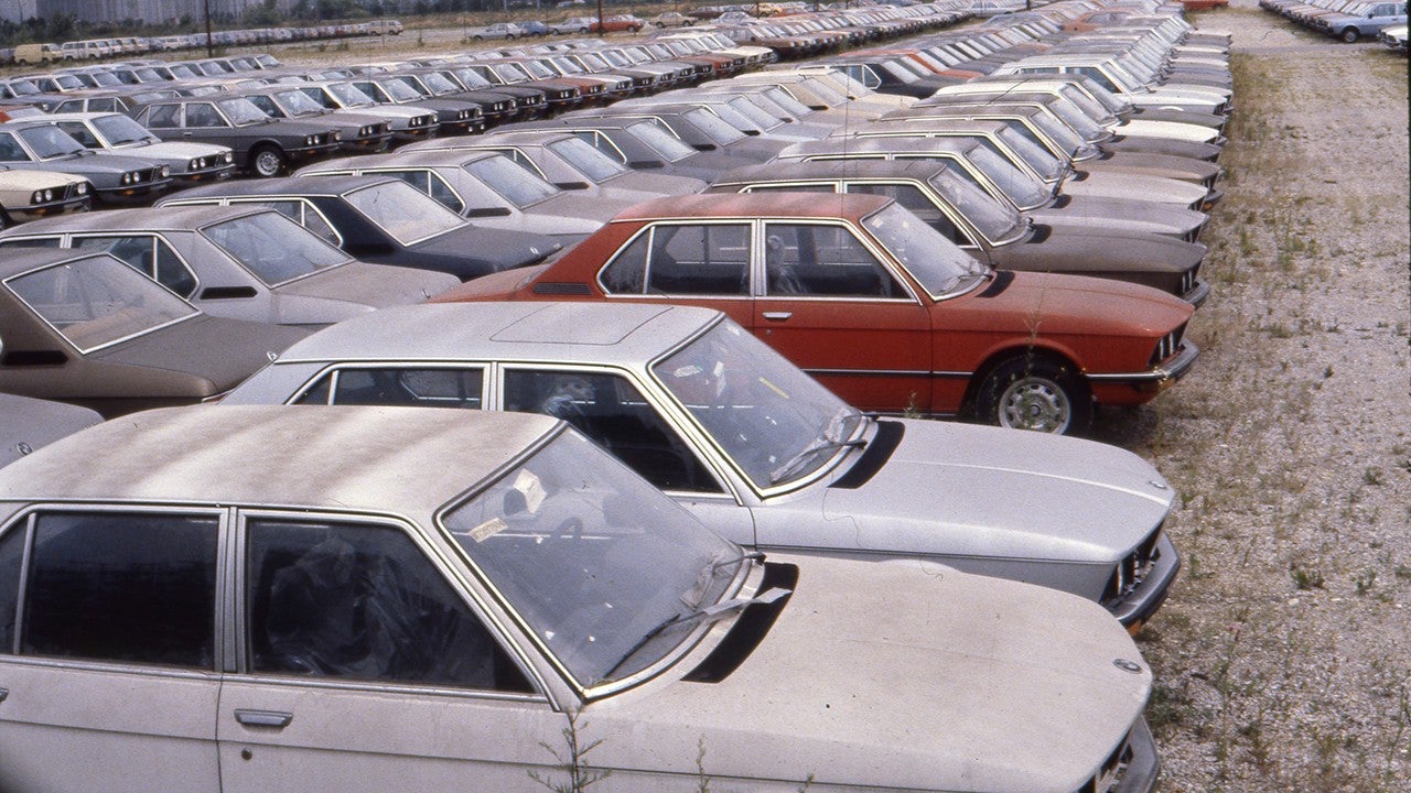 Parkplatz Autos BMW
