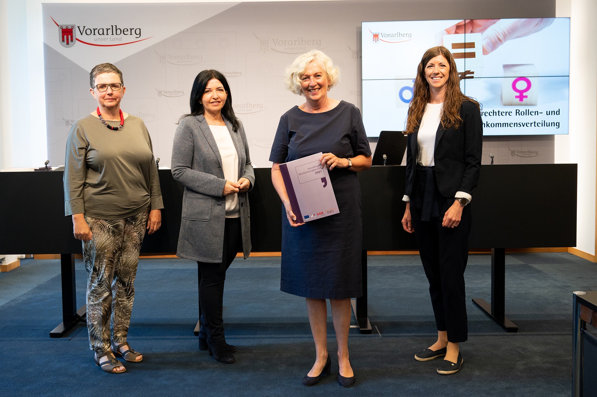 (v.l.) Sabine Juffinger (cillimus, Studienautorin), Manuela Auer (ÖGB Vorarlberg), LR Katharina Wiesflecker (Frauenreferentin der Vorarlberger Landesregierung), Jessica Lutz (Vizepräsidentin der Arbeiterkammer Vorarlberg)