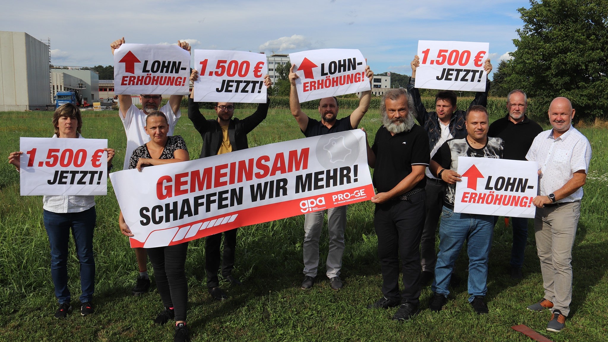 Im August protestierten BetriebsrätInnen und Gewerkschafter vor dem Boxmark-Werk in Feldbach für eine Anhebung des Mindestlohns auf 1.500 Euro.