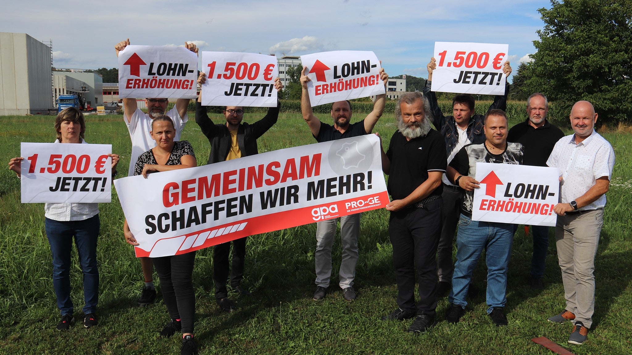 Im August protestierten BetriebsrätInnen und Gewerkschafter vor dem Boxmark-Werk in Feldbach für eine Anhebung des Mindestlohns auf 1.500 Euro. 