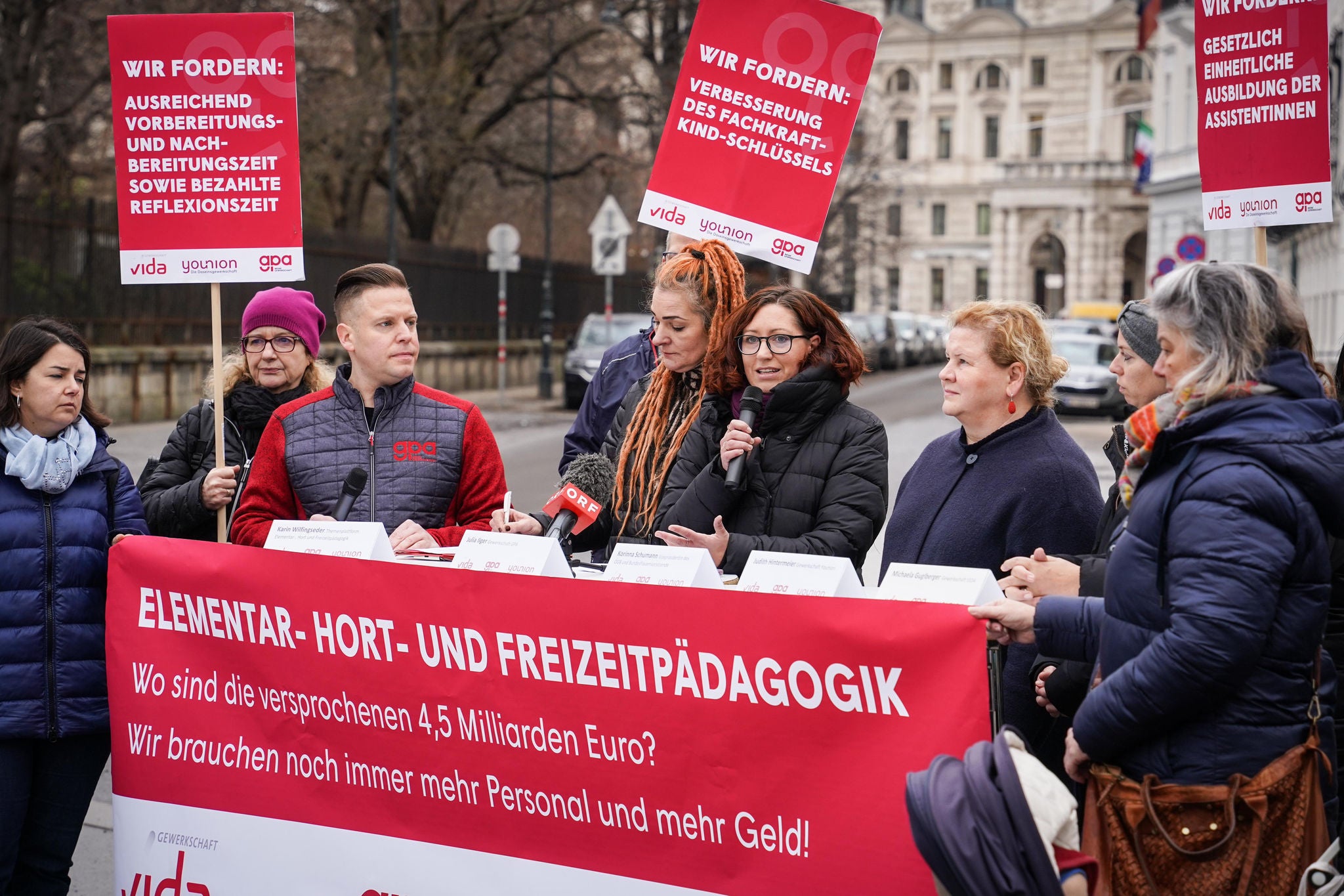 Pressekonferenz "Wo sind die versprochenen 4,5 Milliarden Euro?" am 12. Dezember 2023