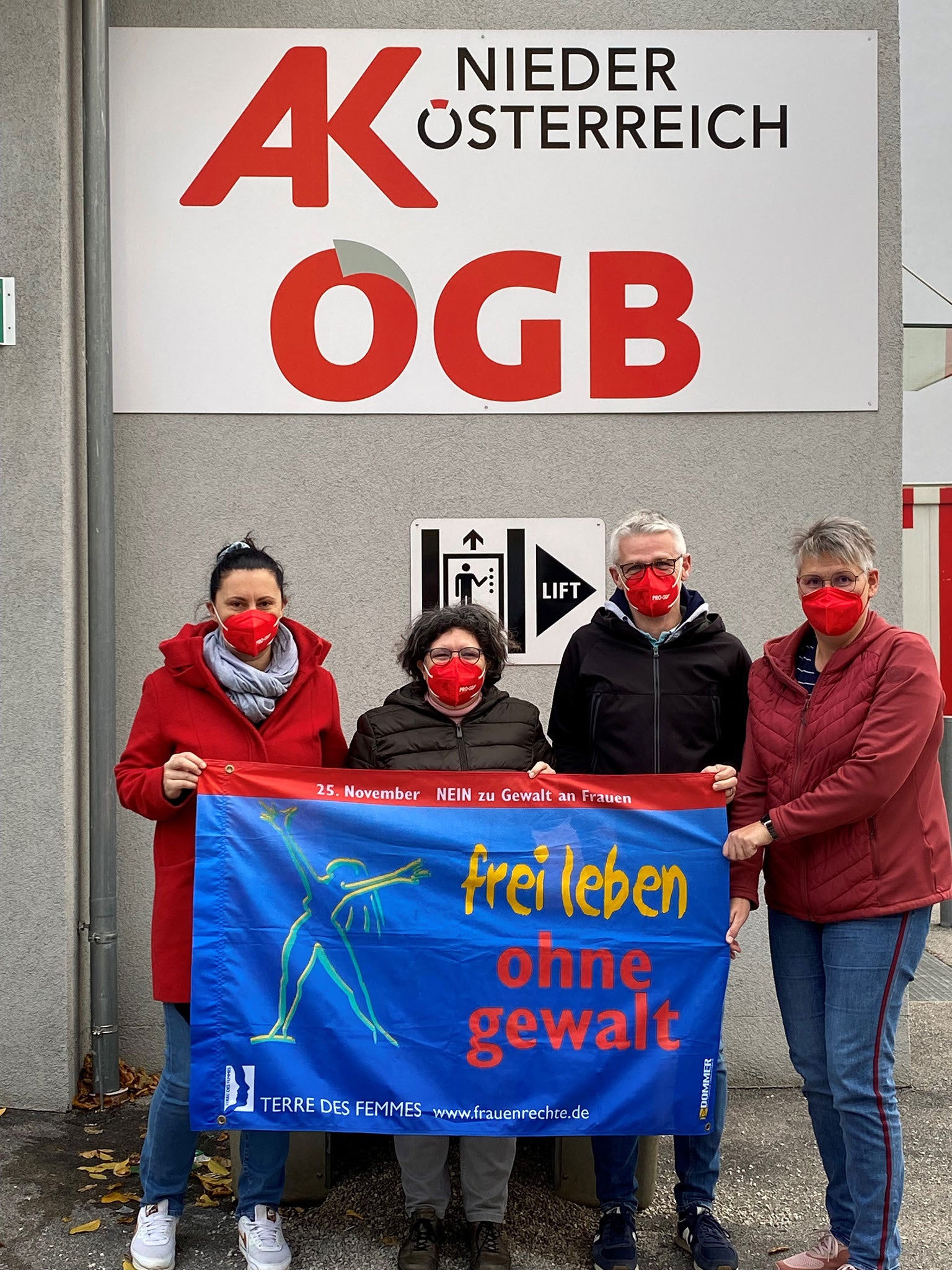 OEGB NOE "Aktion Gegen Gewalt an Frauen" Am Foto: Astrid Poiss, Sabine Eichinger, Gernot Lehenbauer, Manuela Novak