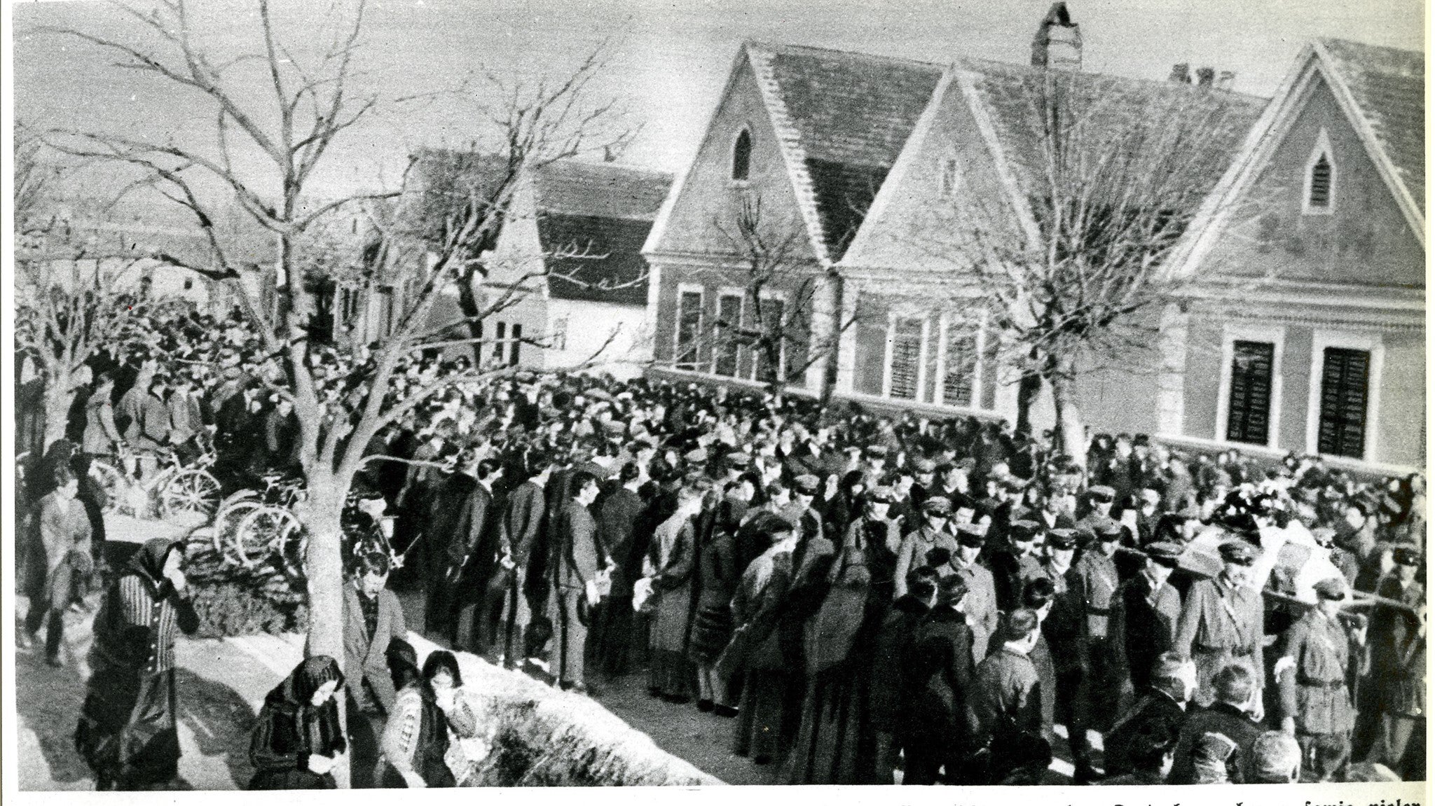 Am 2. Februar 1927 begleiteten tausende Trauernde die Mordopfer auf ihrem letzten Weg