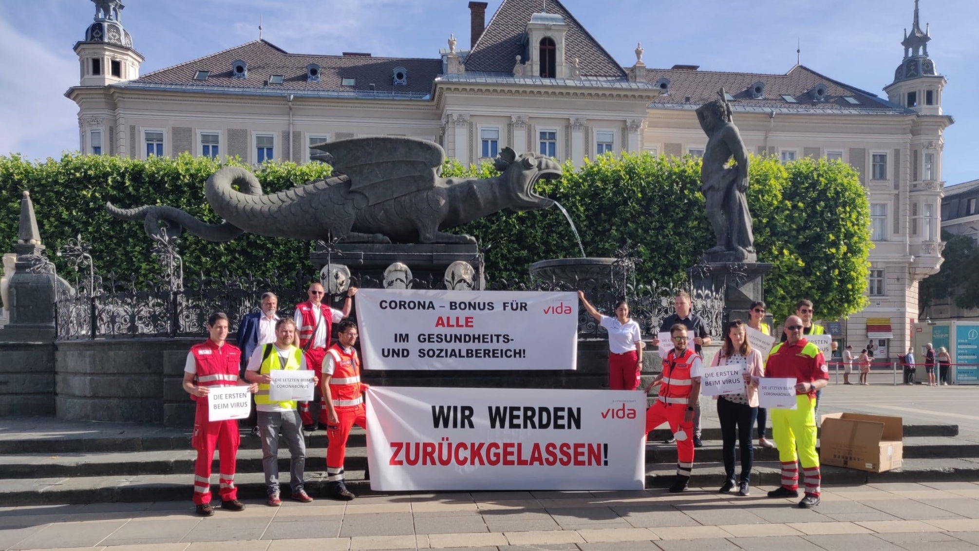 Protestaktion der vida in Klagenfurt "Zuerst beklatscht und jetzt vergessen"