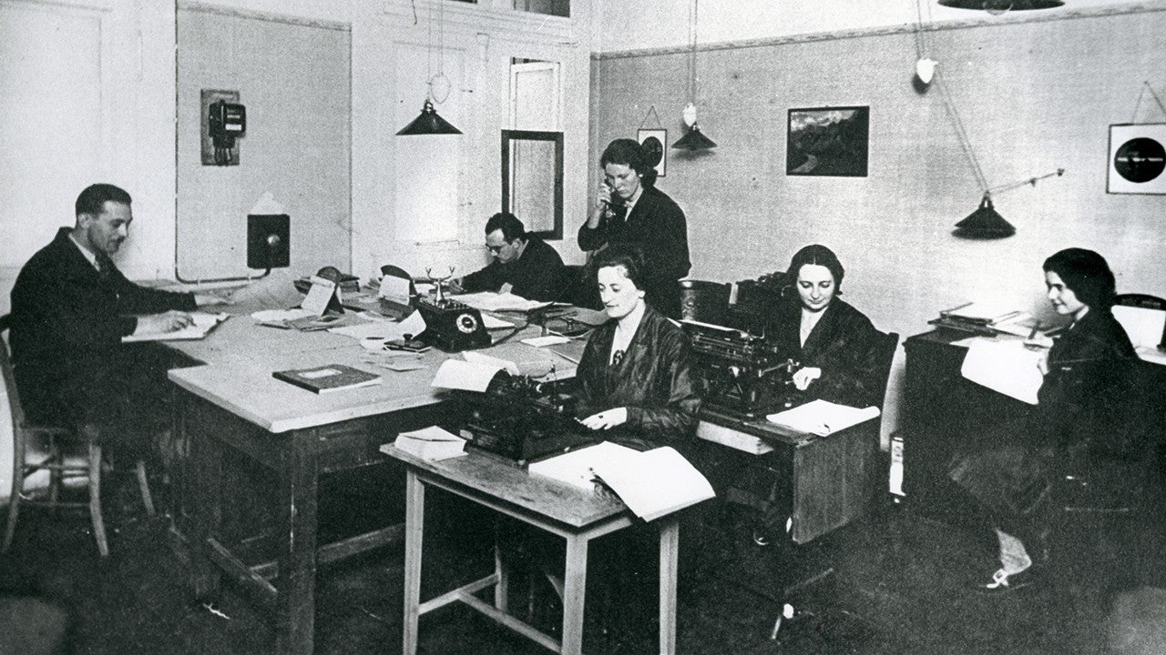 Büroangestellte bei Mendl und Schönbach (1919)