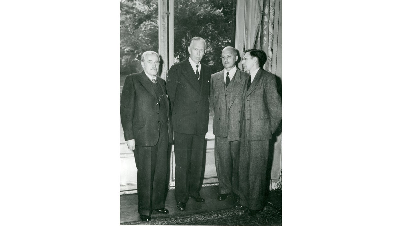  	 ÖGB-Präsident Johann Böhm (links außen), George C. Marshall (Mitte links), Sozialminister und Metallgewerkschafter Karl Maisel (Mitte rechts) (Quelle: ÖGB-Bildarchiv)