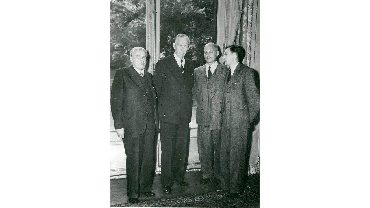 ÖGB-Präsident Johann Böhm (links außen), George C. Marshall (Mitte links), Sozialminister und Metallgewerkschafter Karl Maisel (Mitte rechts) (Quelle: ÖGB-Bildarchiv)