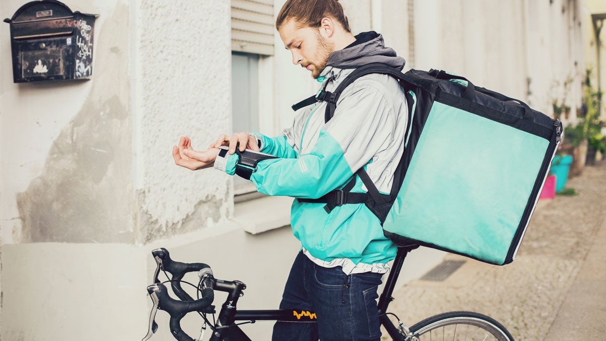 Seit knapp zwei Jahren gibt es einen Kollektivvertag für FahrradbotInnen und EssenszustellerInnen - ein Erfolg dank starker Gewerkschaften