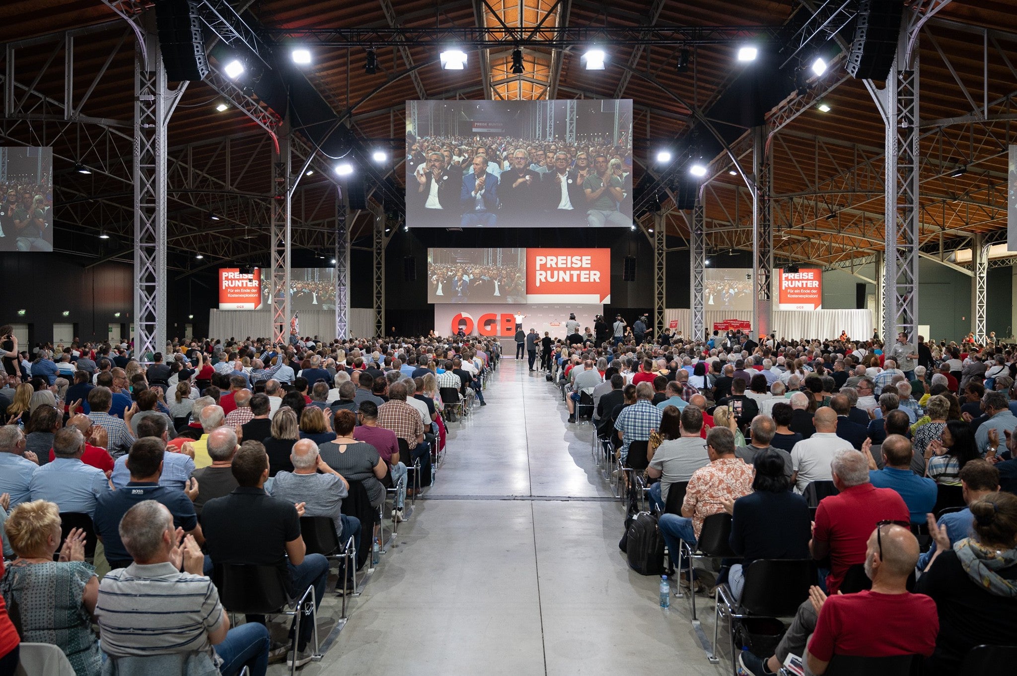 "Preise runter!"-Konferenz des ÖGB in der Marx-Halle