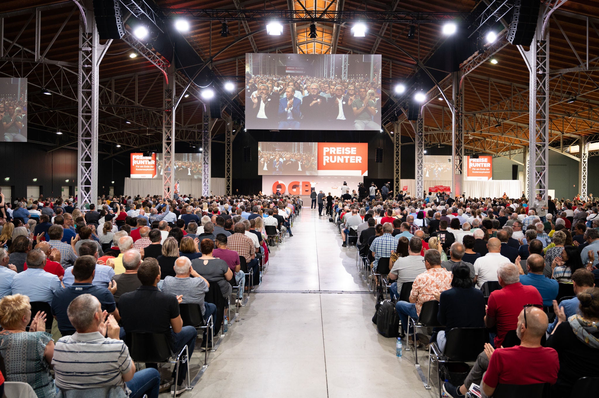 Mehr als 3.200 Teilnehmende forderten bei Betriebsrätekonferenz am 8. Juni 2022: Preise runter!