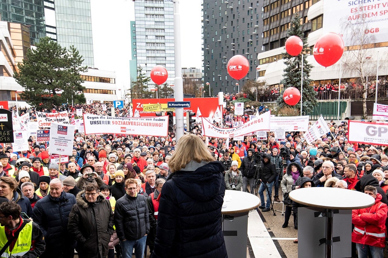 Demo Über 4.000 gegen Kassenfusion