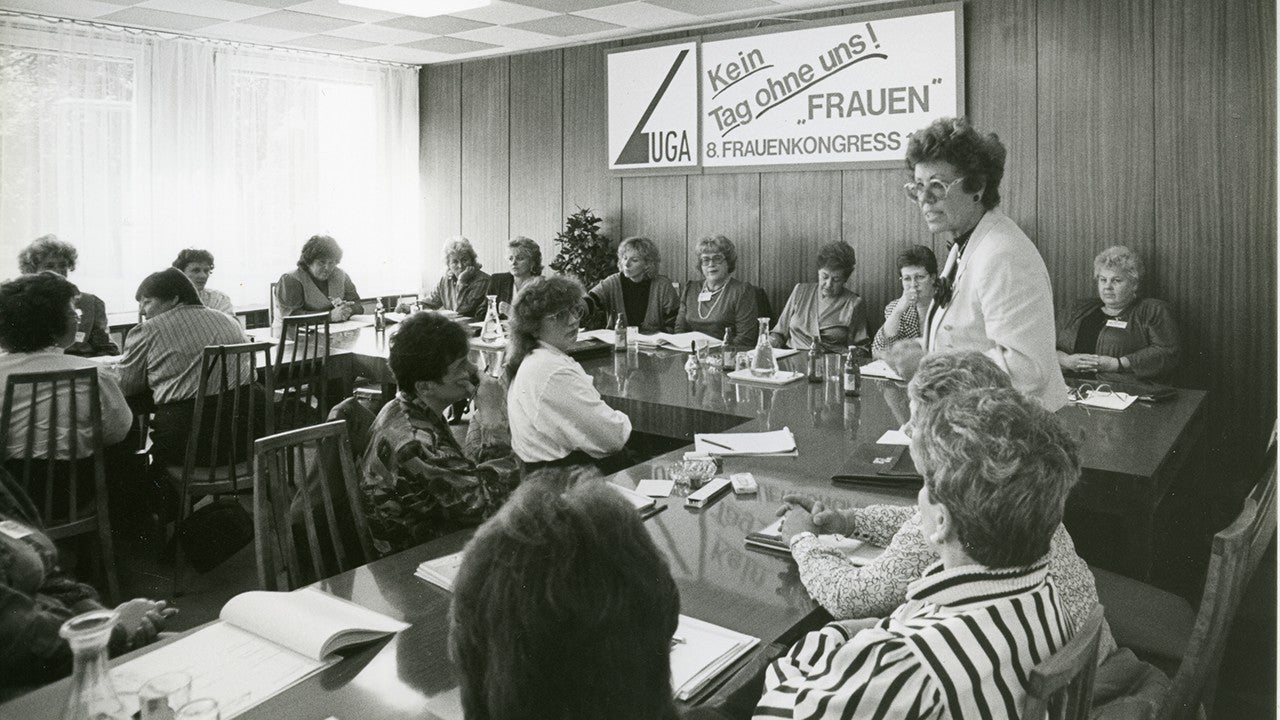 ÖGB-Frauenvorsitzende und ÖGB-Vizepräsidentin Hilde Seiler spricht beim 8. LUGA-Frauenkongress (1989)