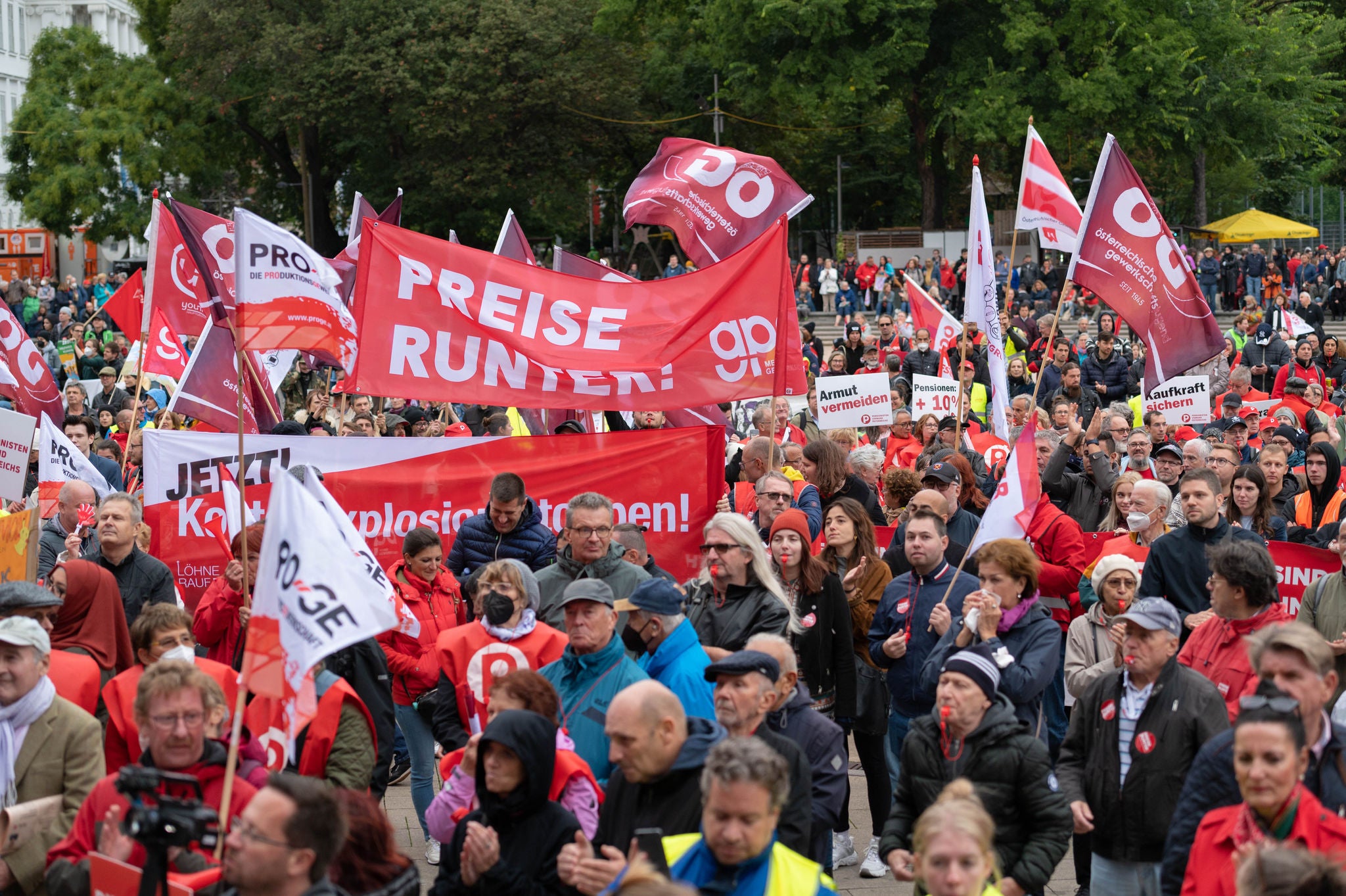 Am 17. September 2022 demonstrierten in ganz Österreich mehr als 32.000 Menschen gegen die Teuerungen und forderten: Preise runter! Hier in Wien