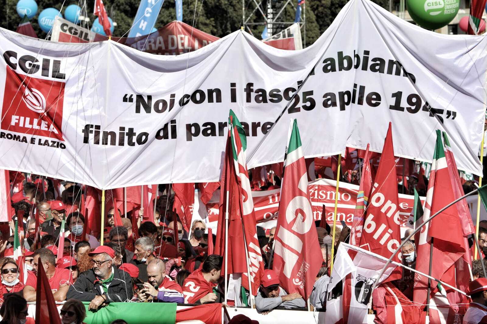 Klare Botschaft der CGIL bei der Demonstration am 16. Oktober: „Am 25. April 1945 [Anm.: Tag der Befreiung Italiens] haben wir aufgehört, mit Faschisten zu reden."