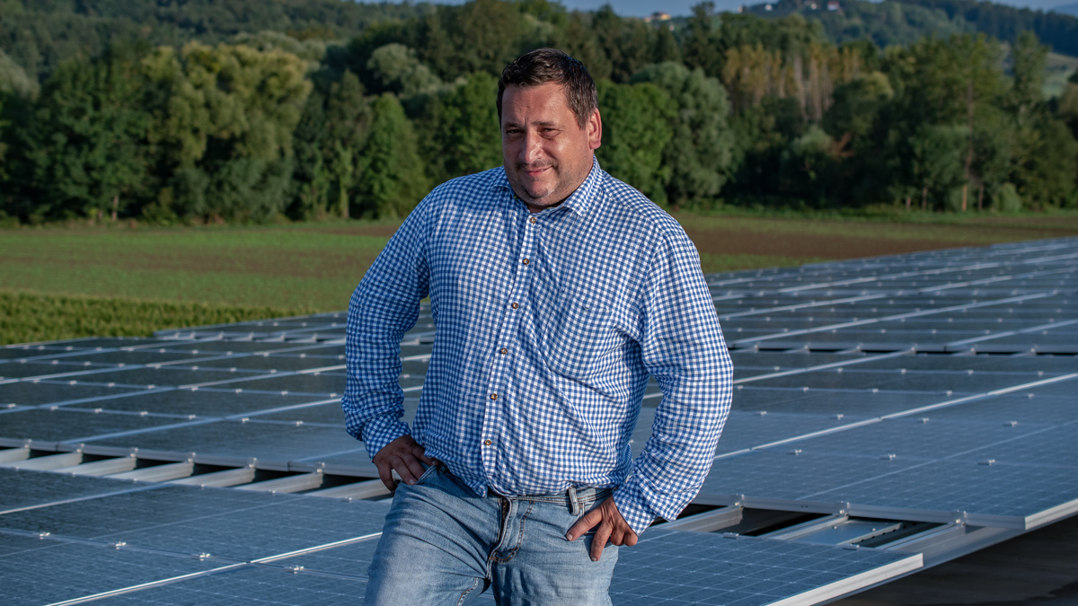 Die Photovoltaik-Anlagentechnik (PV) könnte bis 2030 für 200.000 neue Arbeitsplätze sorgen. Das freut auch Christian Ponsold von Lieb Bau in Weiz. An Aufträgen mangelt es hier nicht – bloß die Fachkräfte sind rar.