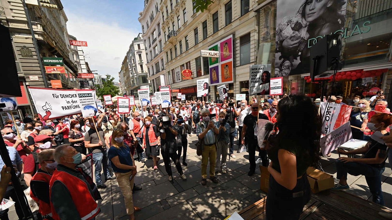 Douglas: Große Solidarität mit entlassener Betriebsratskandidatin
