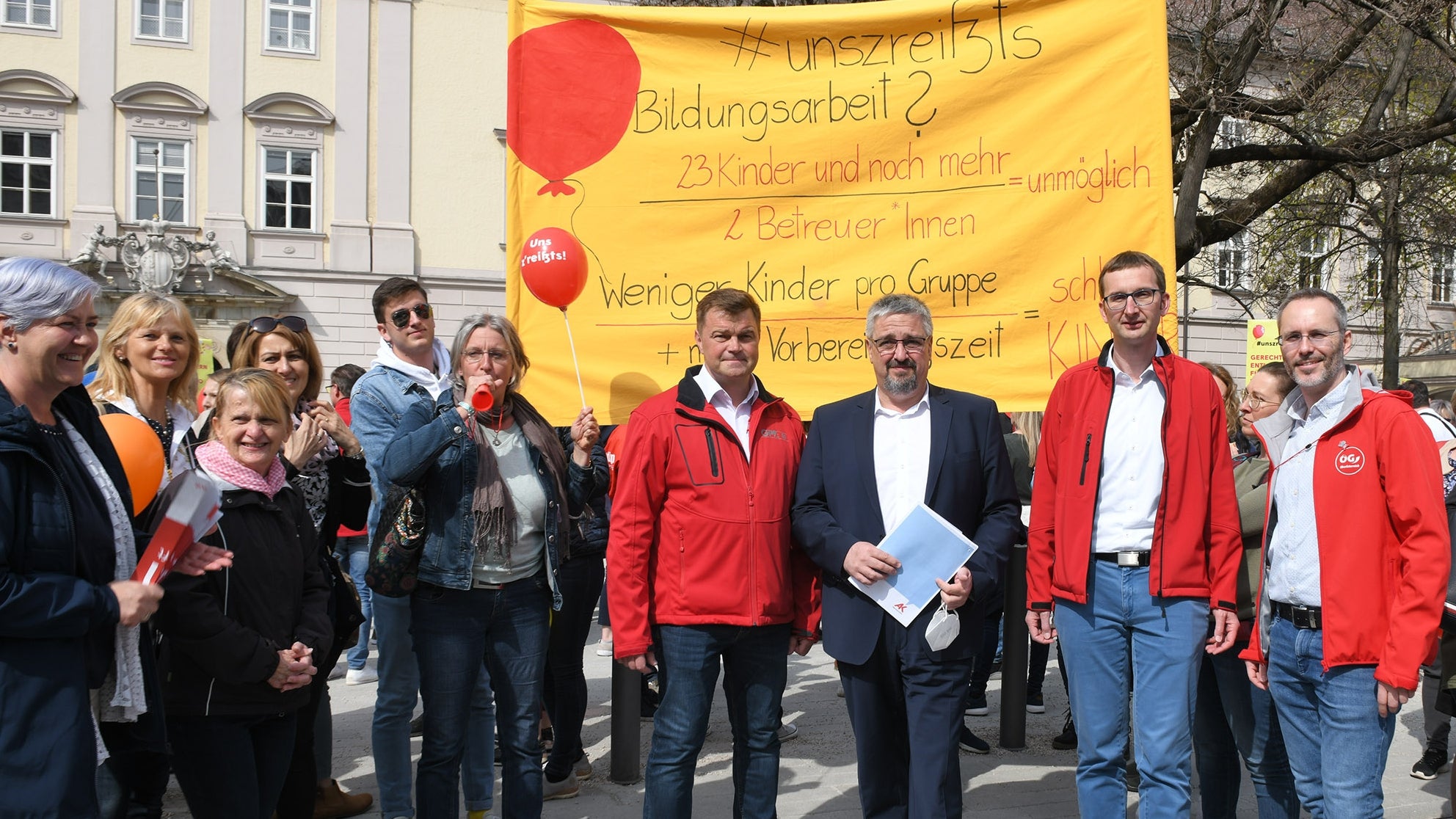 ÖGB-Aktionstag der Kindergärten vor dem Landhaus Linz, 29. März 2022, à GB-Aktionstag der Kindergärten vor dem Landhaus Linz, 29. Mä à GB-Aktionstag der Kindergärten vor dem Landhaus Linz, 29. März 2022