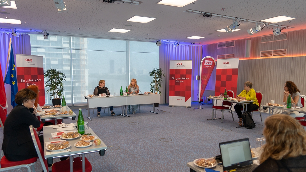 Sommerdialog zur Bekämpfung von Frauenarbeitslosigkeit nach der Corona-Krise Sommerdialog zur Bekämpfung von Frauenarbeitslosigkeit nach der Corona-Krise