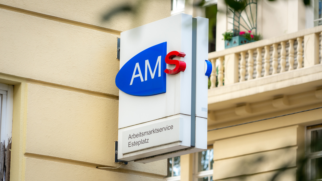 Mehr Personal fürs AMS Bau-Holz Vorsitzender Josef Muchitsch fordert 500 Planstellen, um die Herausforderungen am Arbeitsmarkt zu bewältigen
