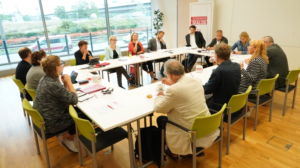 ÖGB im Dialog mit ExpertInnen aus NGOs, Wissenschaft und Organisationen ÖGB im Dialog mit ExpertInnen aus NGOs, Wissenschaft und Organisationen