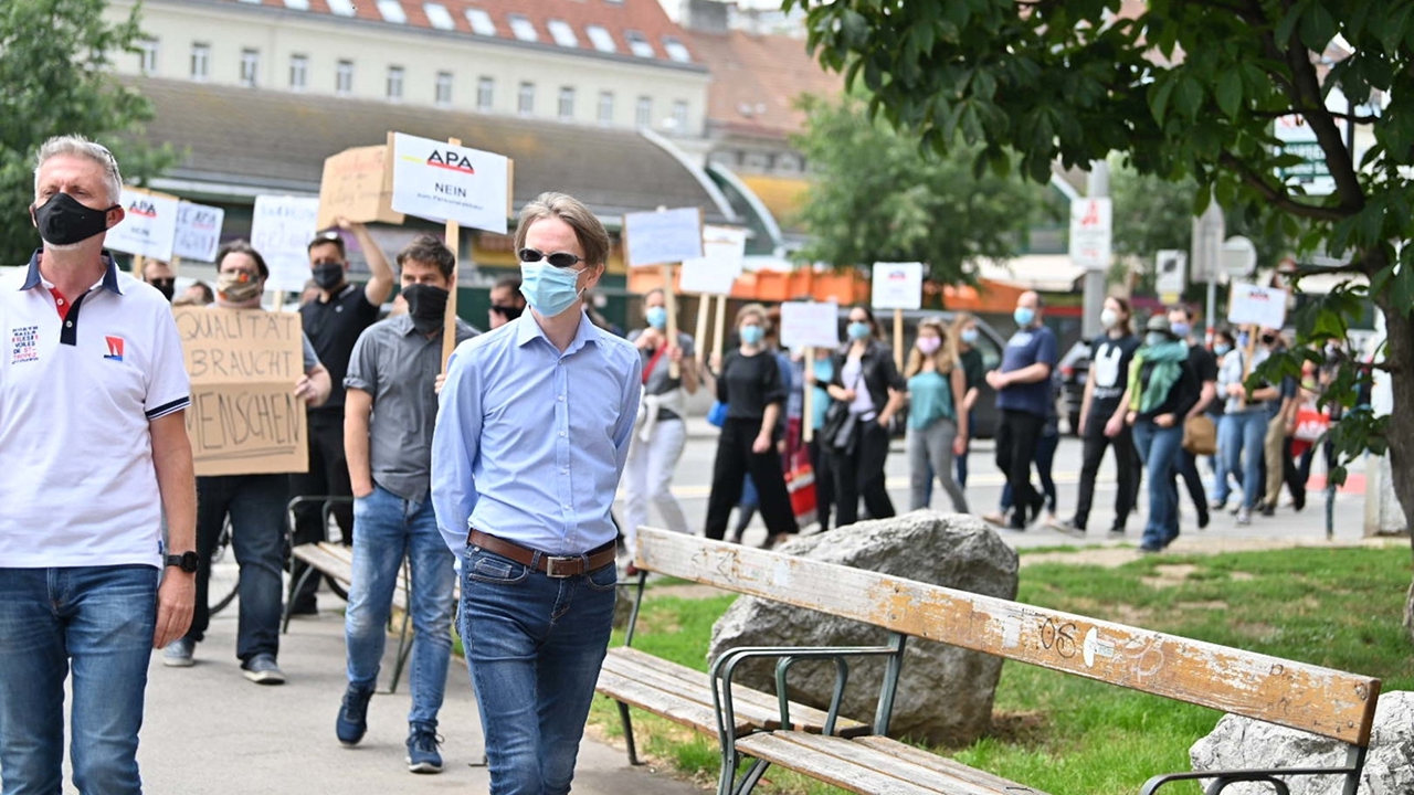 APA-Belegschaft wehrt sich gegen Jobabbau Dutzende Beschäftigte nahmen an der Öffentlichen Betriebsversammlung teil