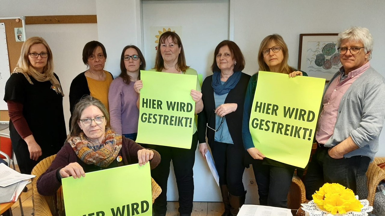 „Löhne rauf, Arbeitszeit runter“: Streiks in mehr als 300 Betrieben „Löhne rauf, Arbeitszeit runter“: Streiks in mehr als 300 Betrieben