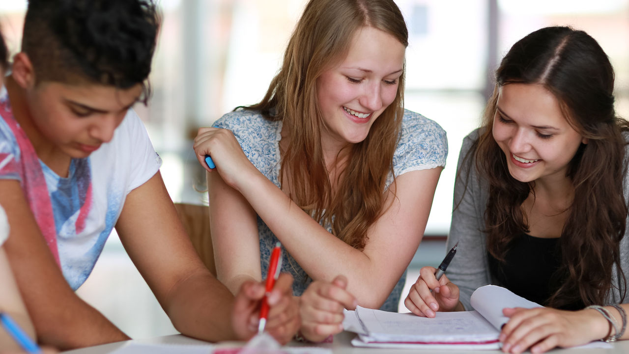 Jugend und Bildung Schüler beim Lernen