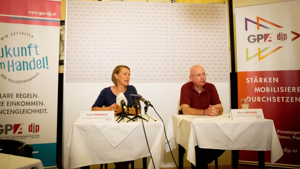 Gehaltsplus von 1,5 Prozent für Handelsbeschäftigte Anita Palkovich, Chef-Verhandlerin der GPA-djp und Martin Müllauer, Vorsitzender des Wirtschaftsbereichs Handel in der GPA-djp