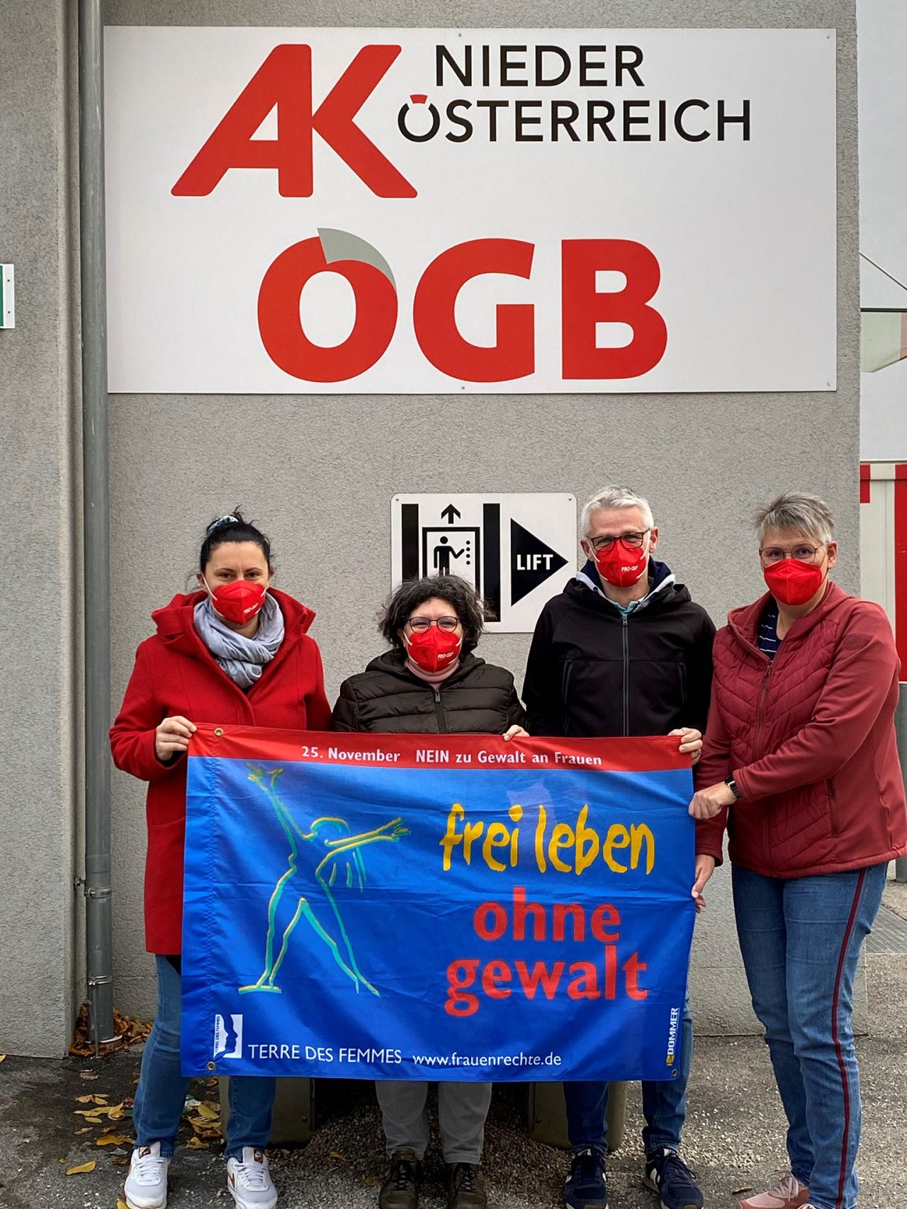 OEGB NOE "Aktion Gegen Gewalt an Frauen" Am Foto: Astrid Poiss, Sabine Eichinger, Gernot Lehenbauer, Manuela Novak