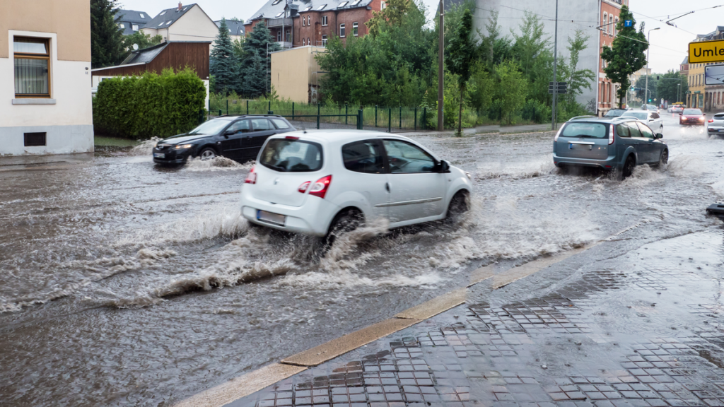 Muren, Unwetter und Überflutungen: Darf ich von der Arbeit fernbleiben? | ÖGB