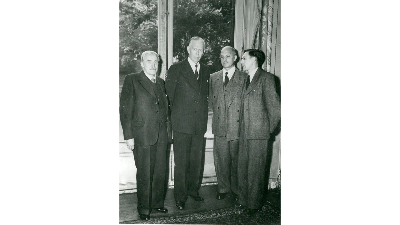 ÖGB-Präsident Johann Böhm (links außen), George C. Marshall (Mitte links), Sozialminister und Metallgewerkschafter Karl Maisel (Mitte rechts) (Quelle: ÖGB-Bildarchiv)