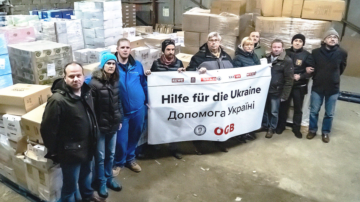KollegInnen des ÖGB, der Gewerkschaft vida und der Gewerkschaft GPA haben die erste Hilfslieferung in die Ukraine begleitet