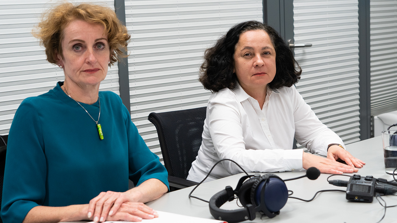 Dinah Djalinous-Glatz, ÖGB-Pensionsexpertin, und Christine Mayrhuber, Ökonomin am Wirtschaftsforschungsinstitut (WIFO). 